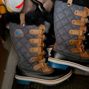 Sorel tall snow boots